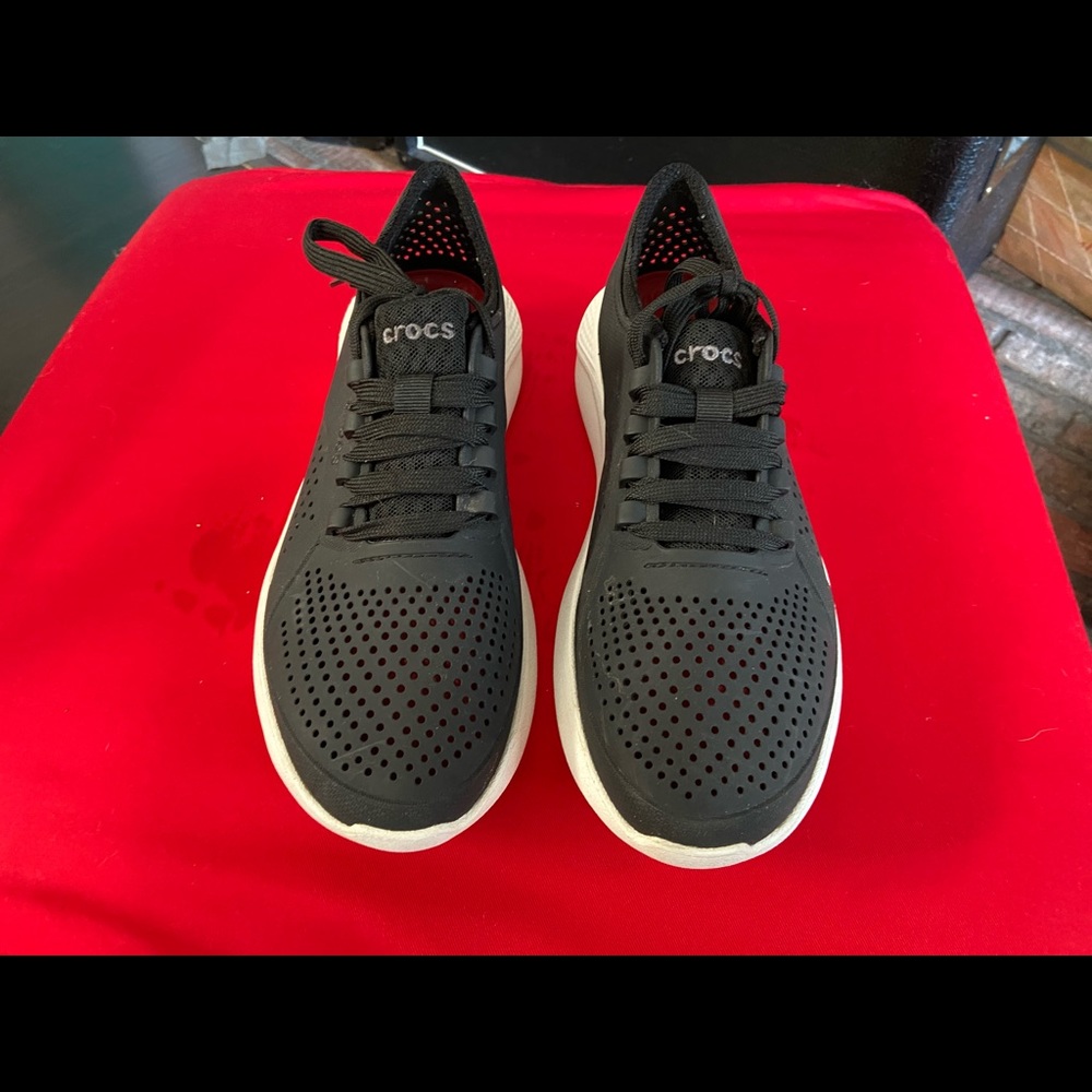 Crocs Women LiteRide Pacer Sneaker